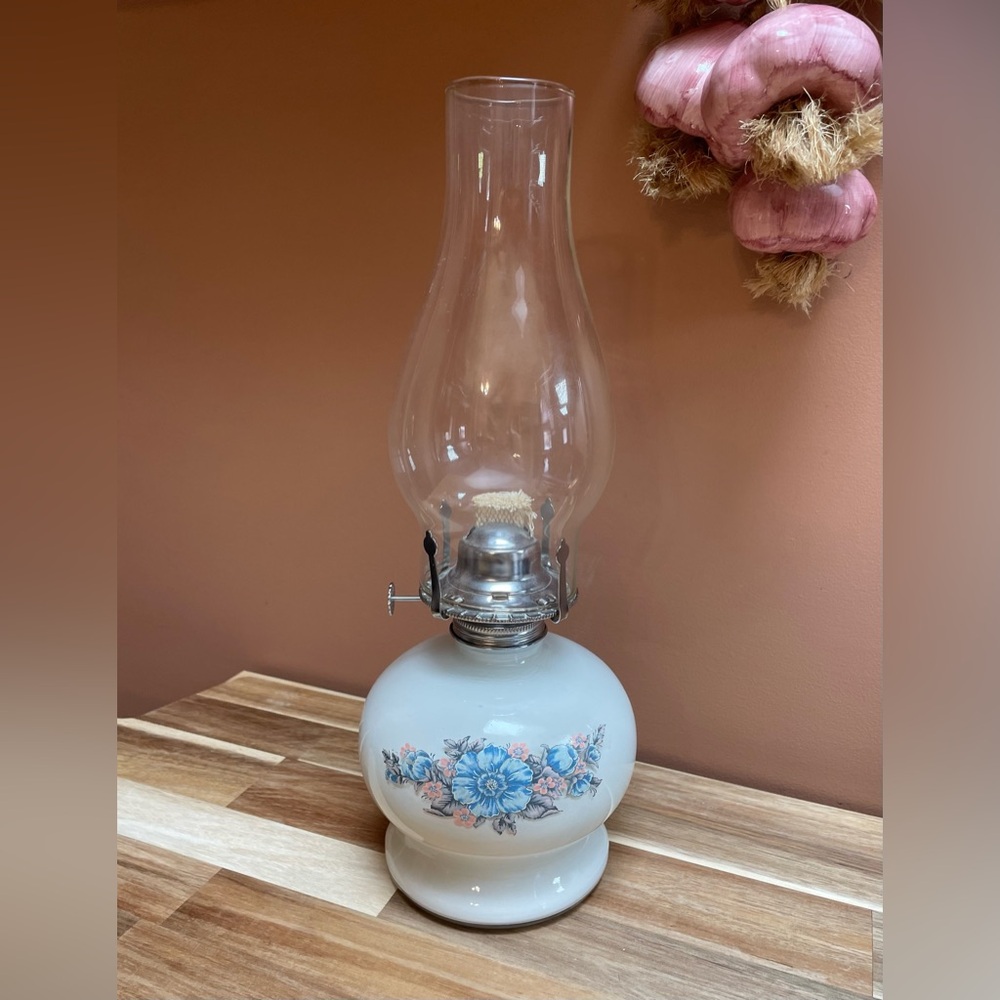 Vintage Lamplight Farms Floral Oil Lamp